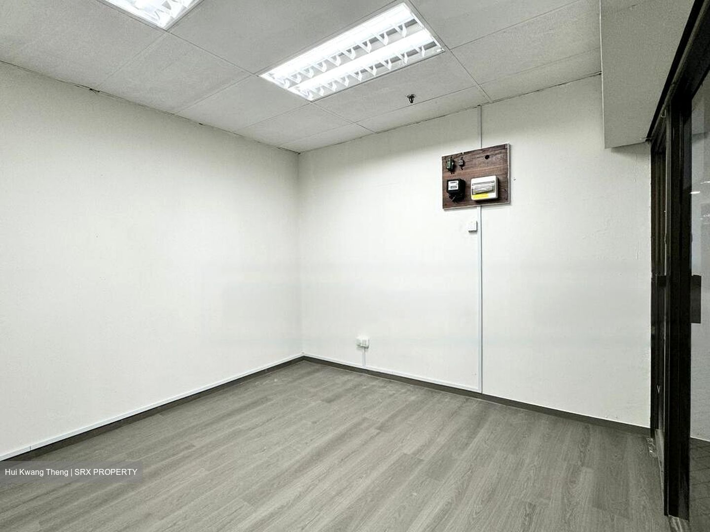Upper Serangoon Shopping Centre (D19), Retail #584859501
